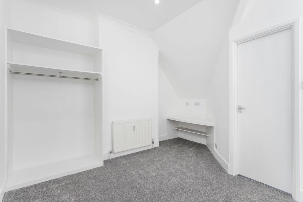 Property photo 3 of 10 Room