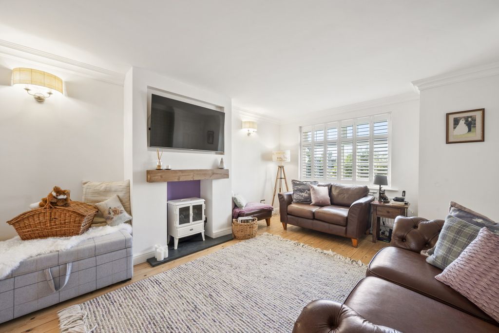 Property photo 2 of 21