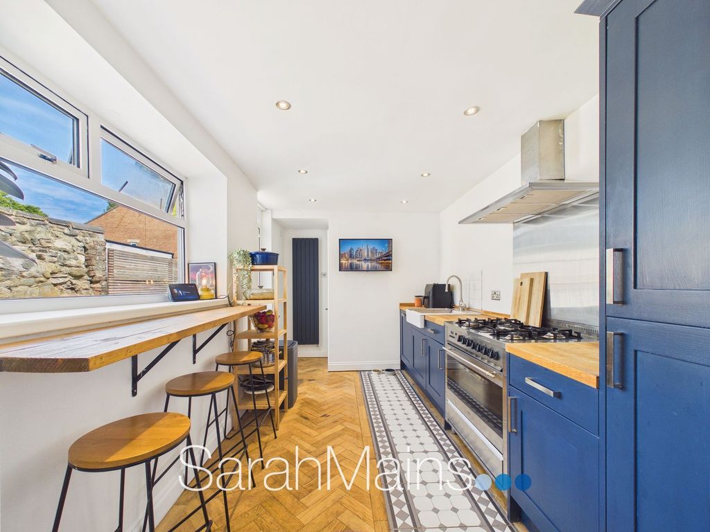 Property photo 3 of 14 Breakfasting Kitchen