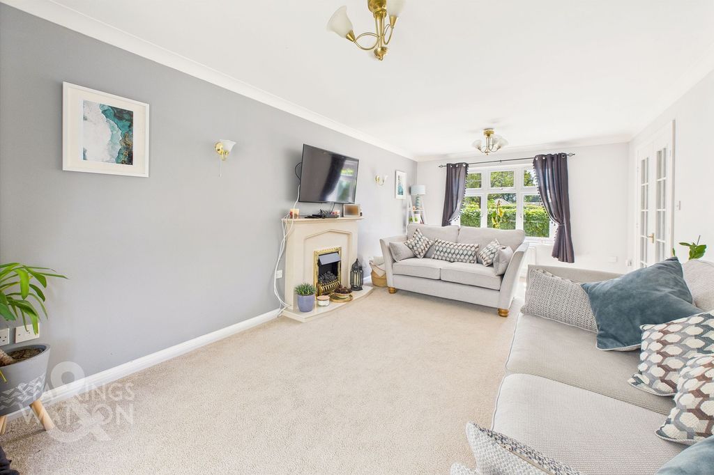 Property photo 2 of 23