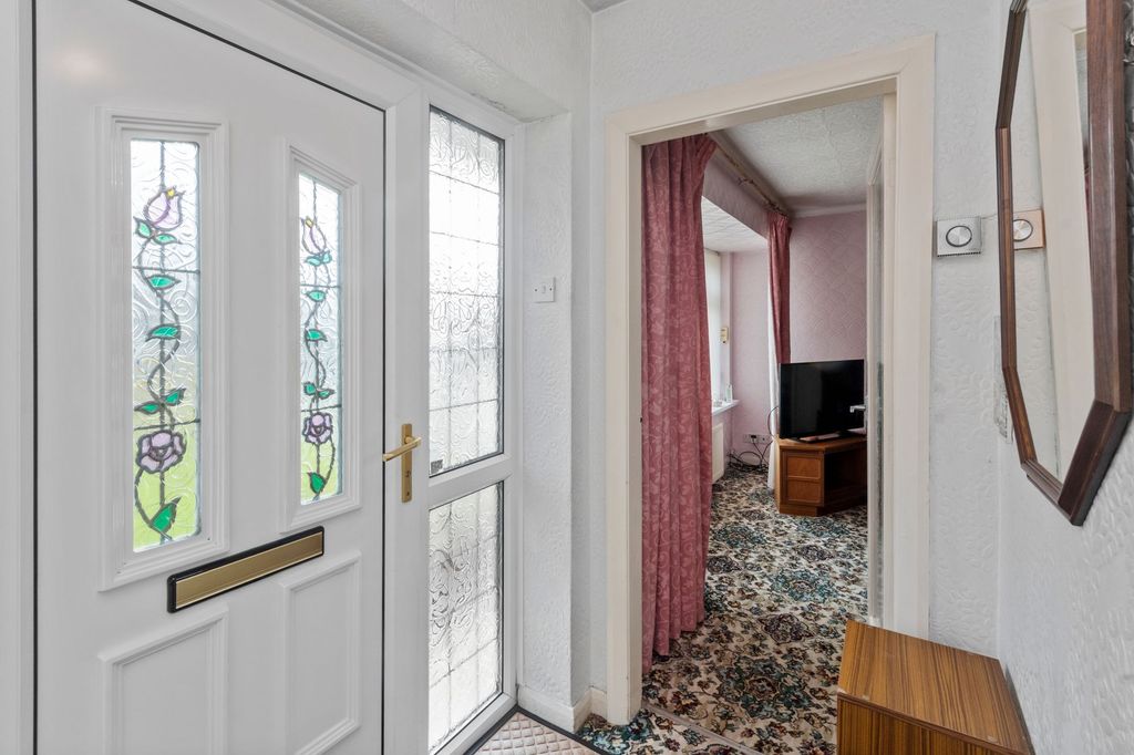 Property photo 2 of 25