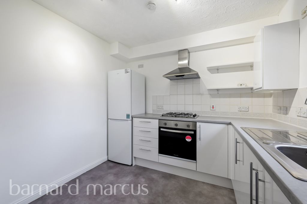 Property photo 3 of 8 Kitchen