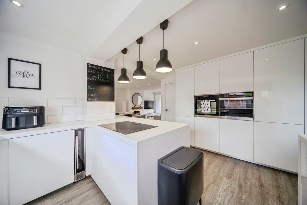 Property photo 3 of 23 Pbox-Img.Jpg
