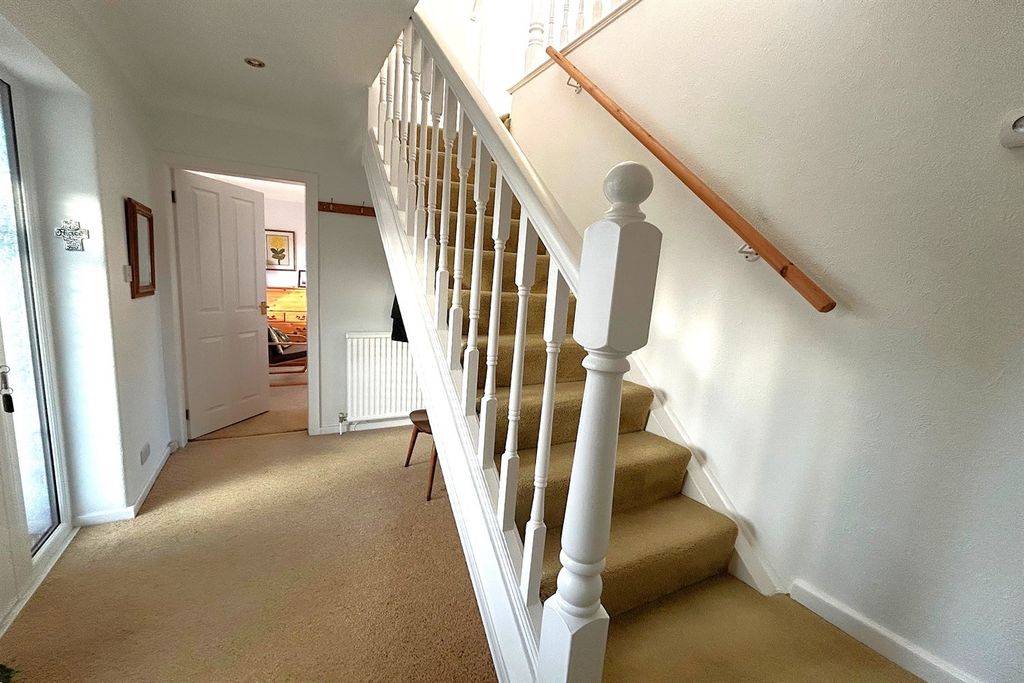 Property photo 2 of 17 Entrance Hallway