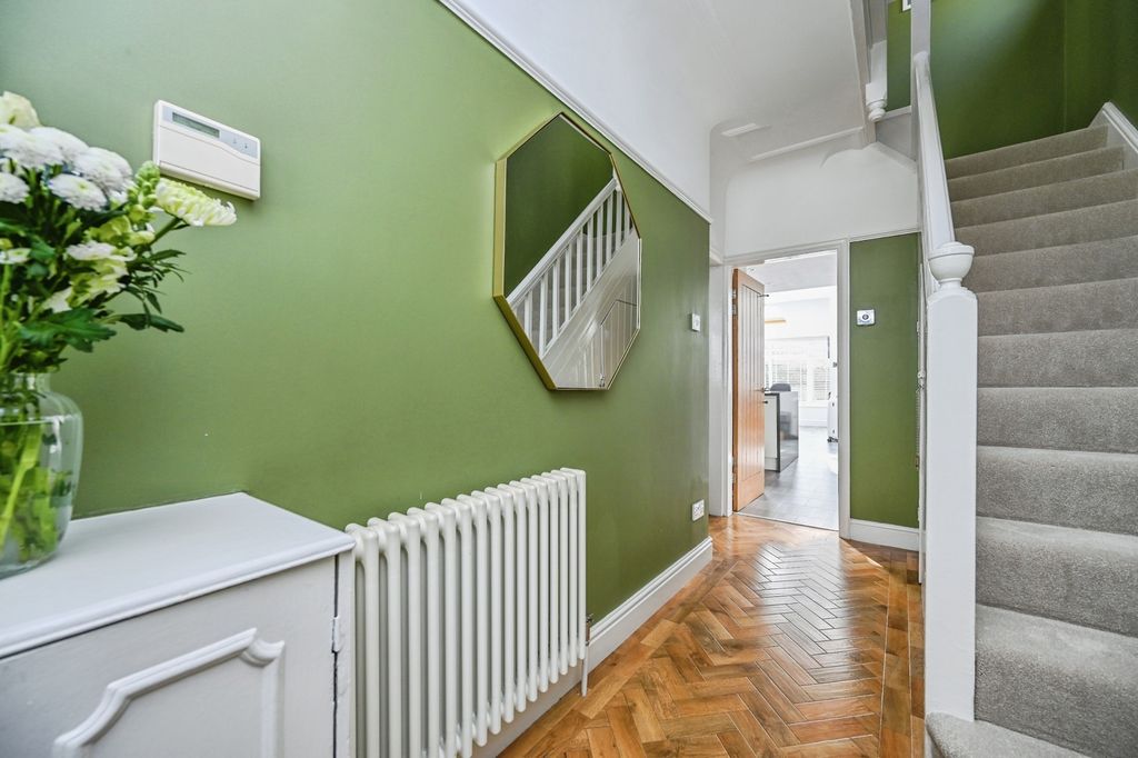 Property photo 3 of 28 Pbox-Img.Jpg