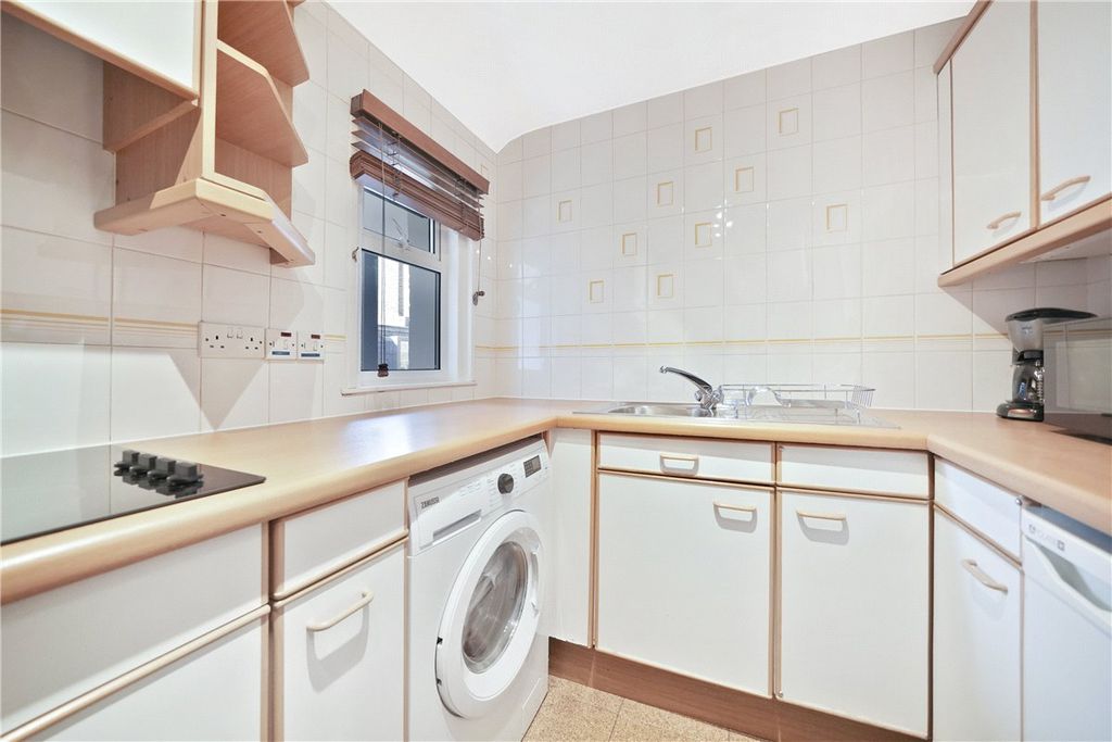 Property photo 2 of 13 Picture No. 32