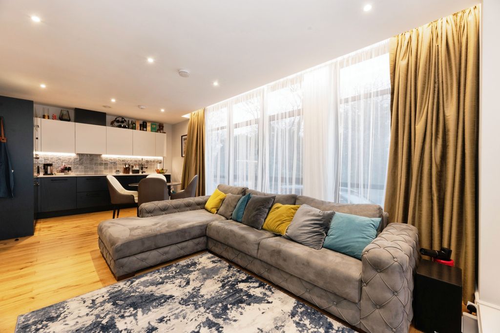 Property photo 1 of 18 Open Plan Living