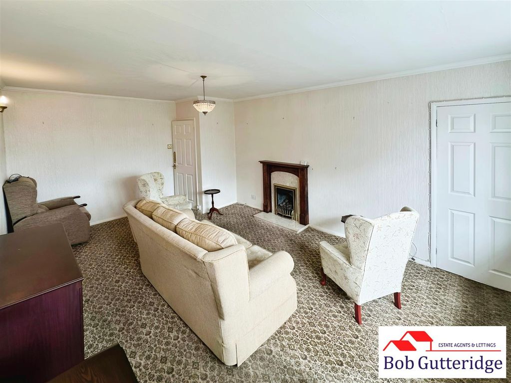 Property photo 3 of 16 Spacious Lounge / Diner