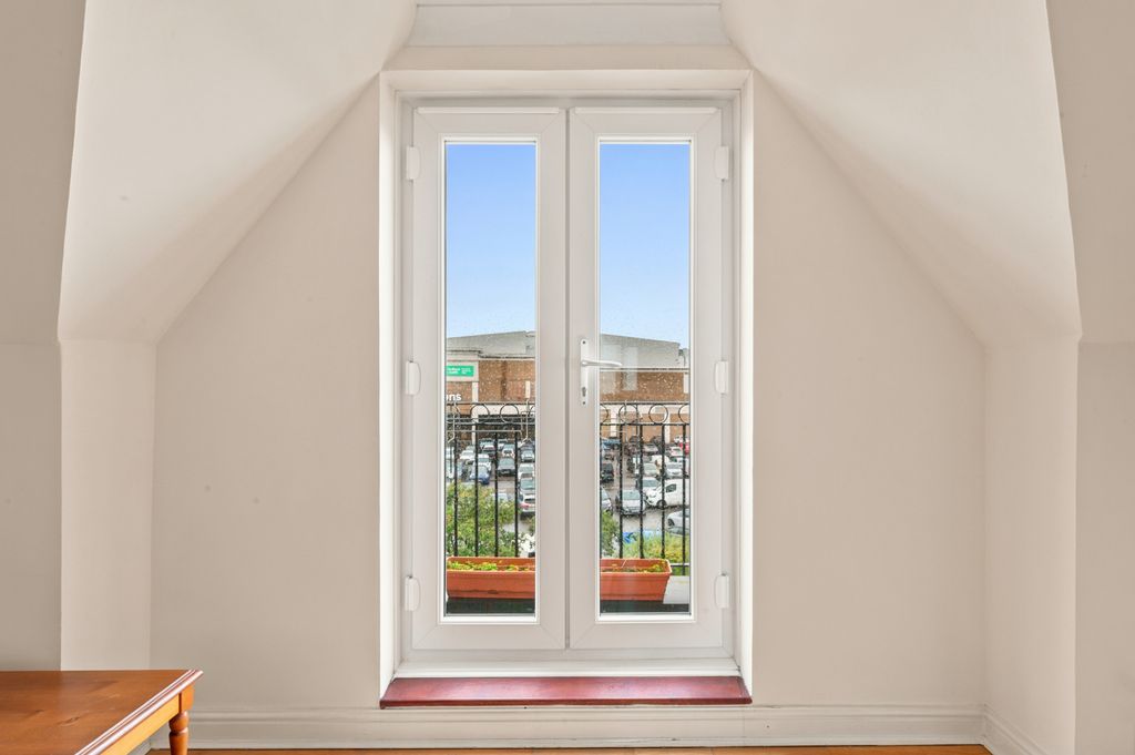 Property photo 3 of 13 Picture No. 27