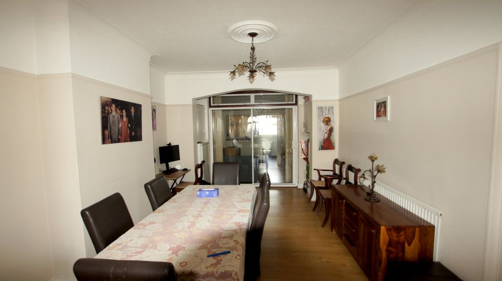 Property photo 3 of 32