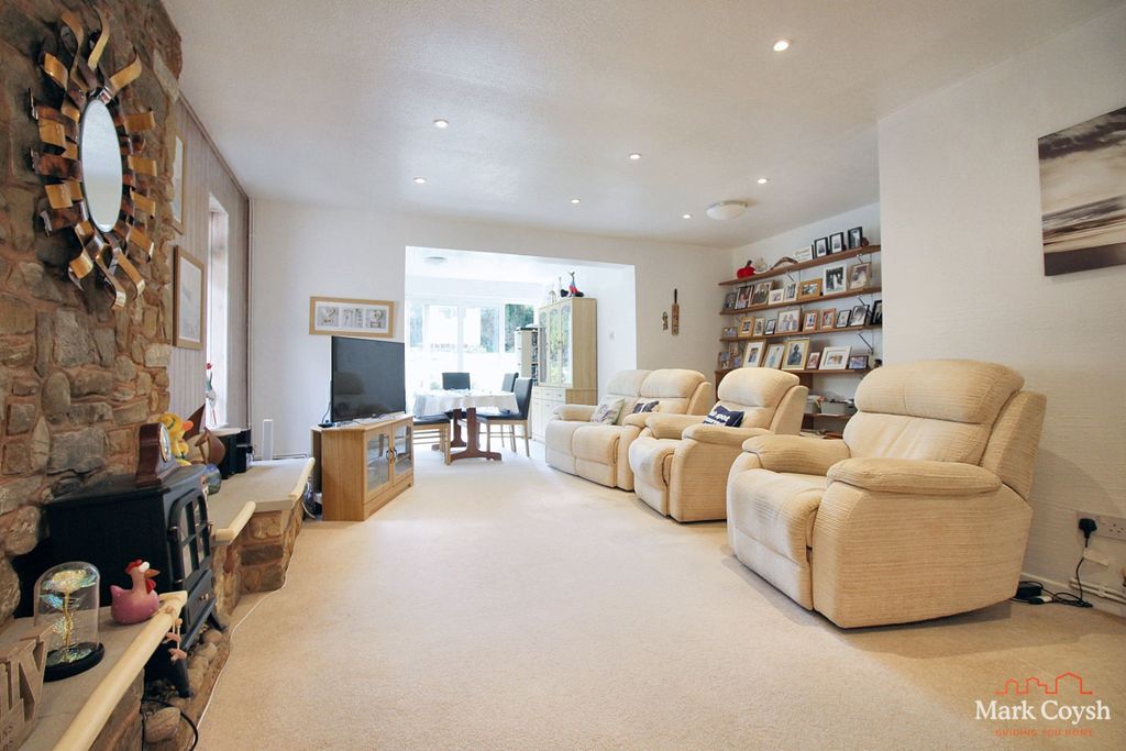 Property photo 3 of 19