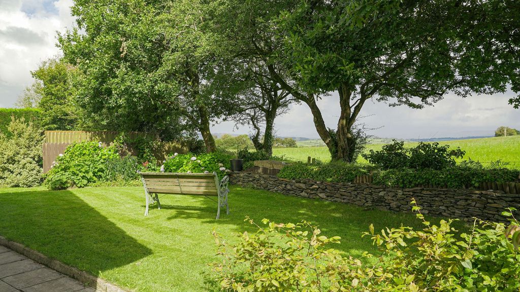 Property photo 3 of 35