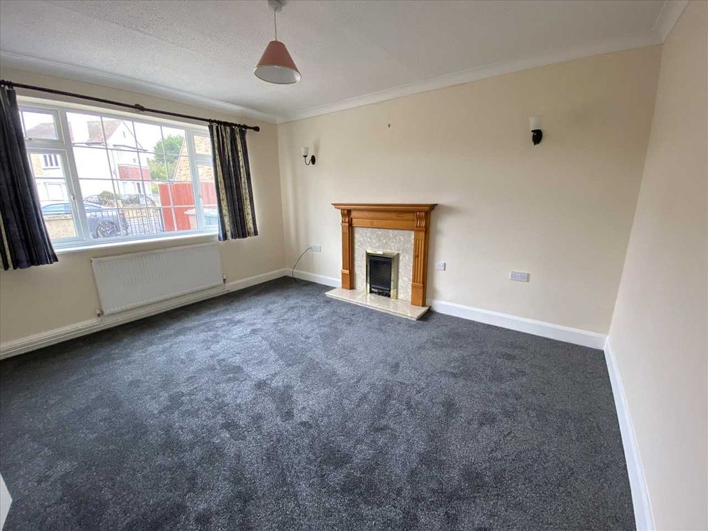 Property photo 2 of 10 Lounge: