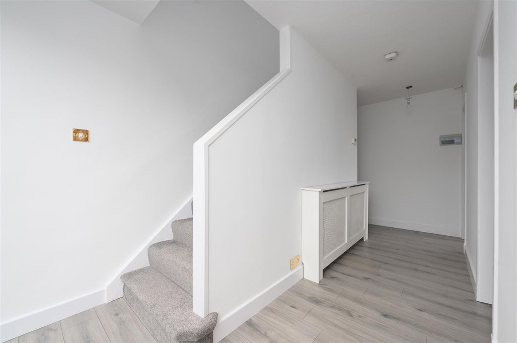 Property photo 3 of 34 101Garvockhill007.Jpg