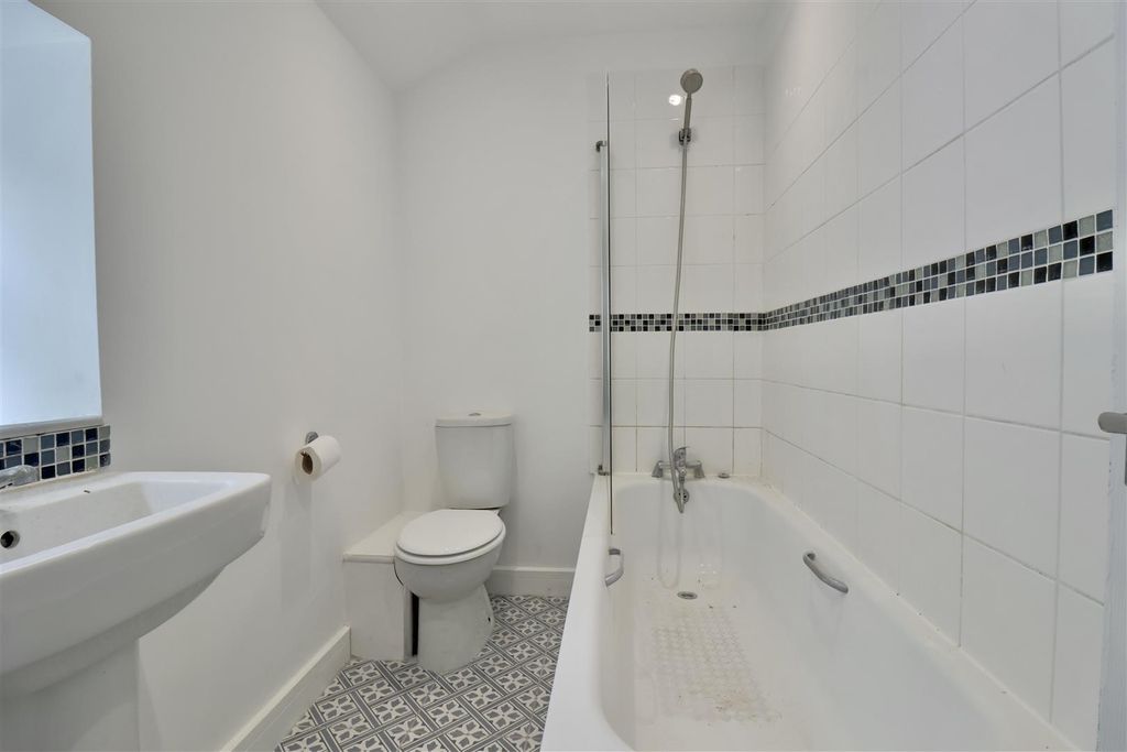 Property photo 3 of 11 70D4F9F3-E412-4987-9C1E-888Fe3610F8B_1_201_A.Jpeg