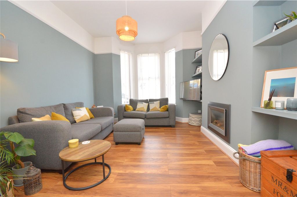 Property photo 2 of 19 Living Room