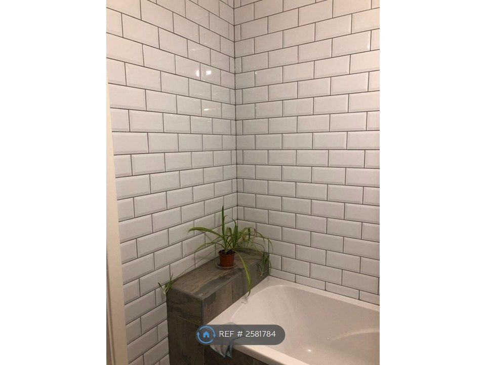 Property photo 3 of 9 Bathroom