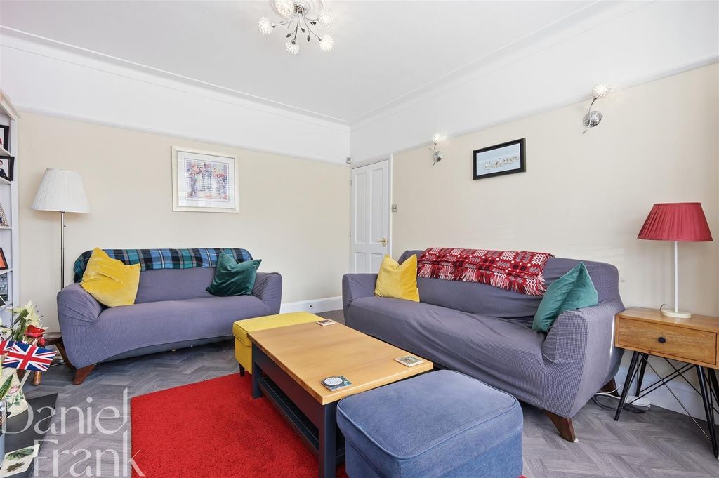 Property photo 3 of 39