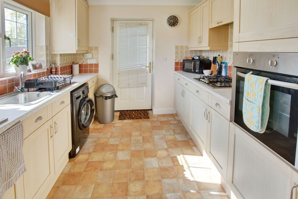 Property photo 2 of 8