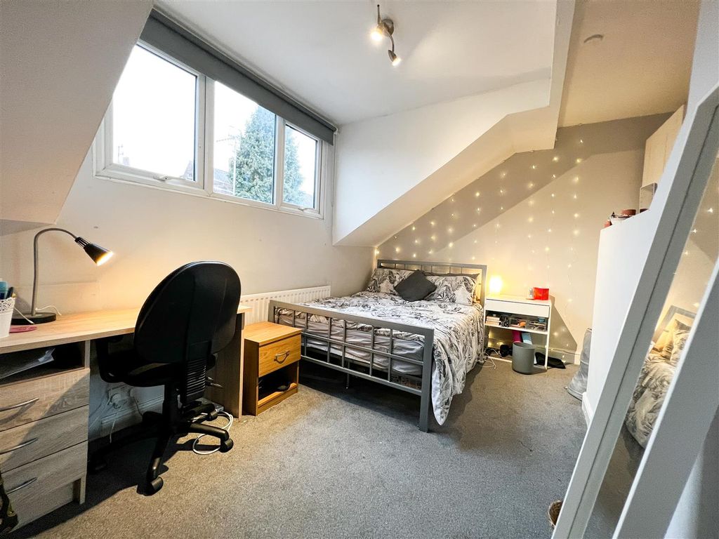 Property photo 1 of 9 6 Filey Street-5.Jpg