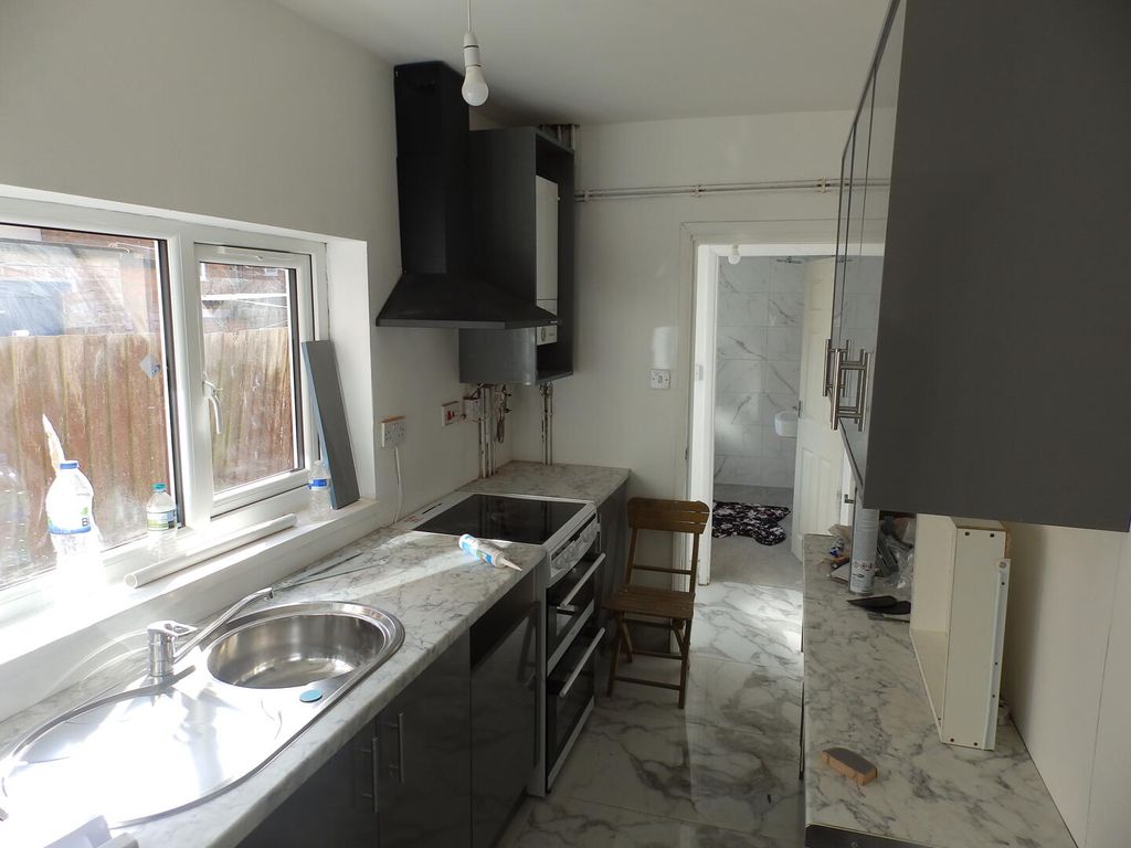 Property photo 2 of 11 Kitchen