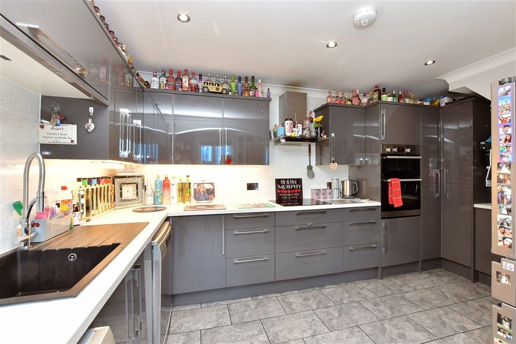 Property photo 3 of 12 Kitchen