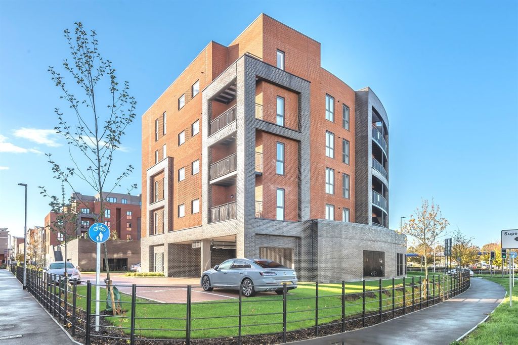 Property photo 1 of 7 (Main)