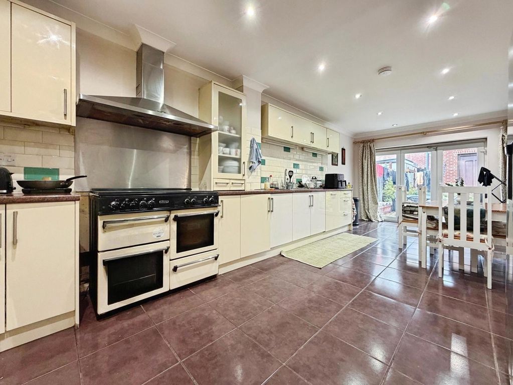 Property photo 3 of 10 Pbox-Img.Jpg