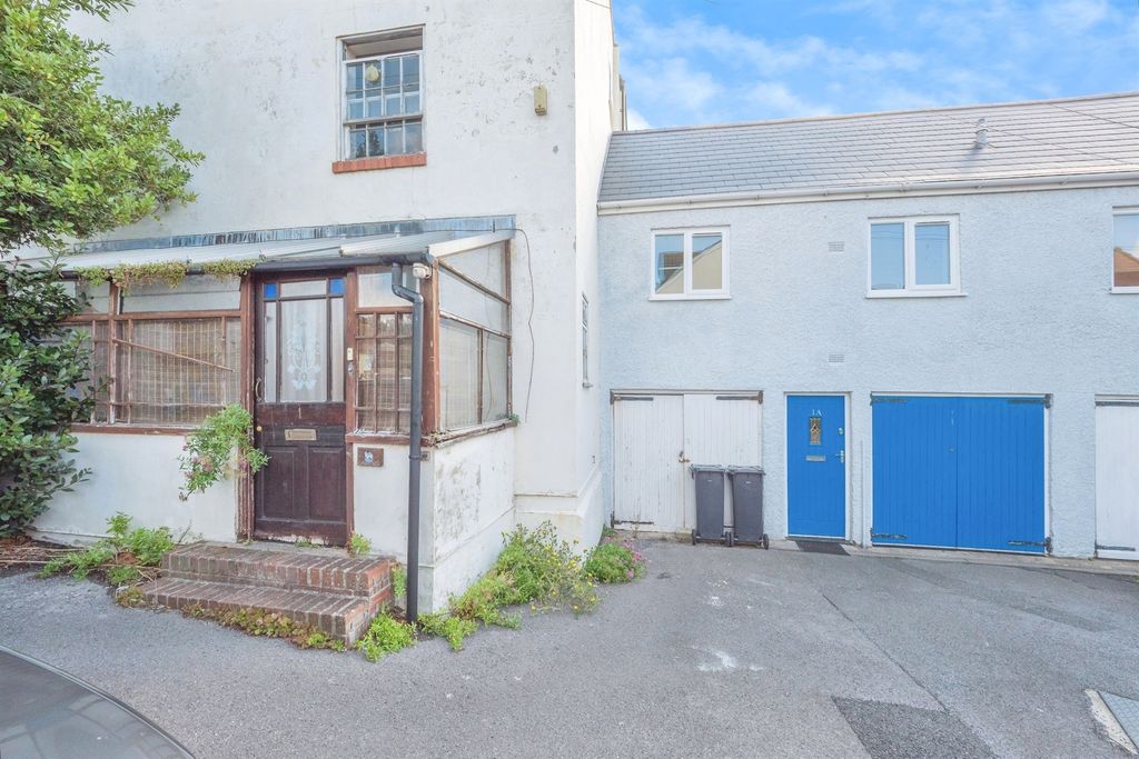 Property photo 2 of 8