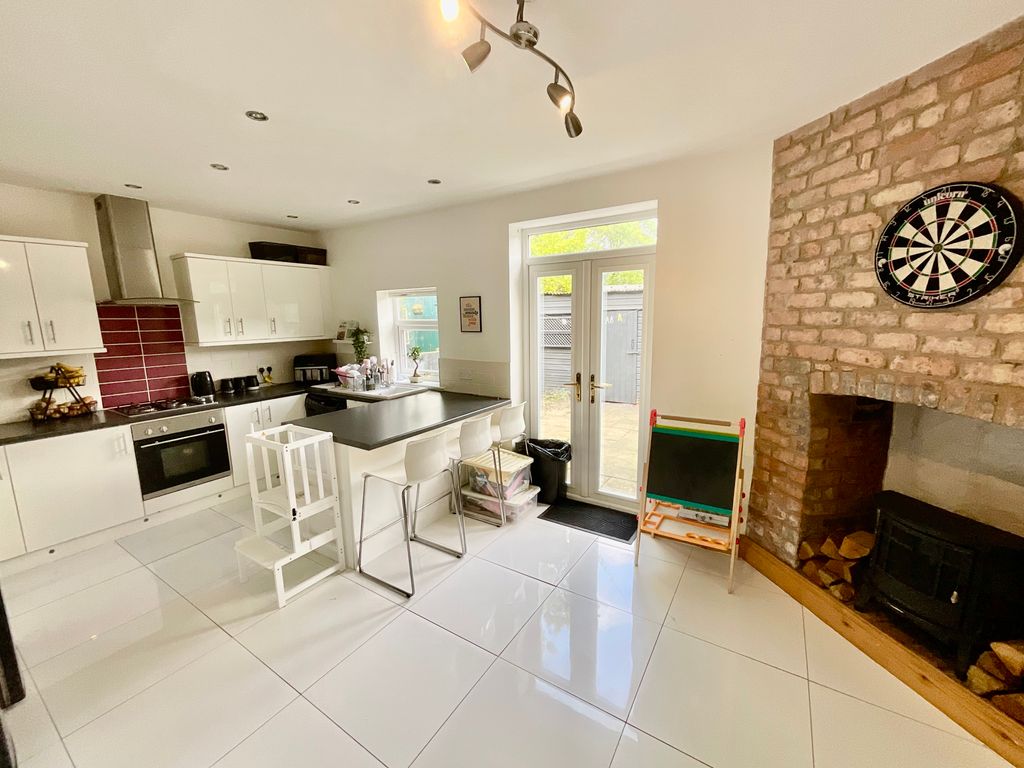 Property photo 3 of 11 Kitchen/Diner