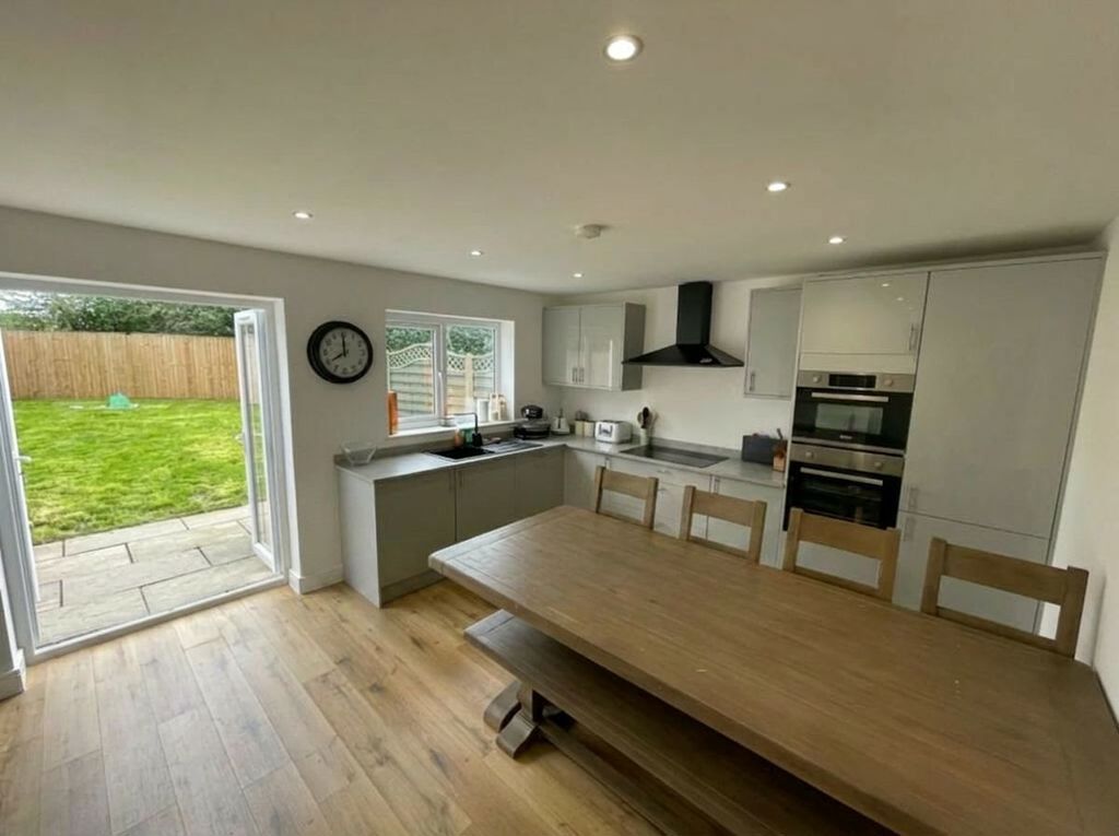 Property photo 2 of 10 Dining Kitchen