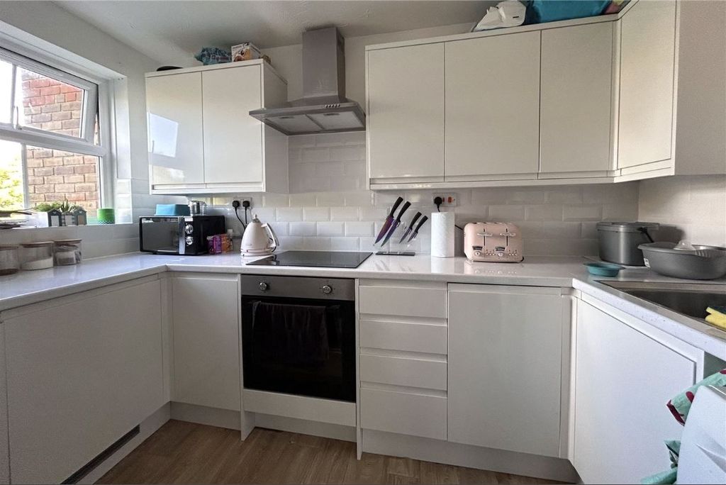 Property photo 3 of 8 Kitchen