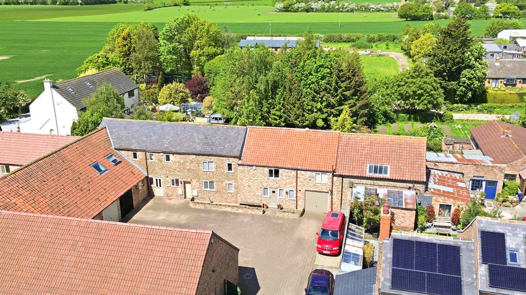 Property photo 2 of 18 Dji0854