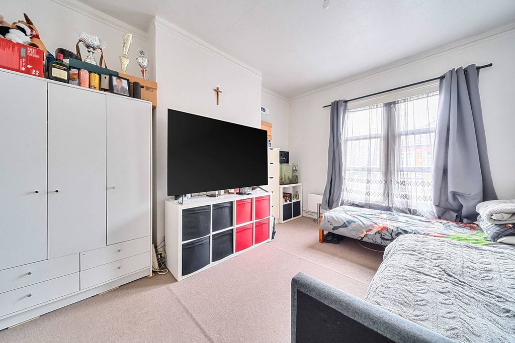 Property photo 3 of 18