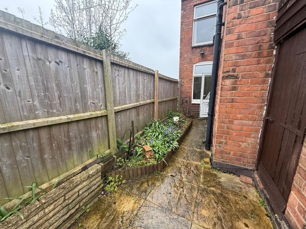 Property photo 2 of 12 Garden 2