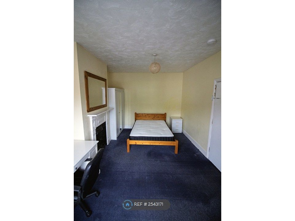 Property photo 3 of 21 Bedroom 3 Pt.2