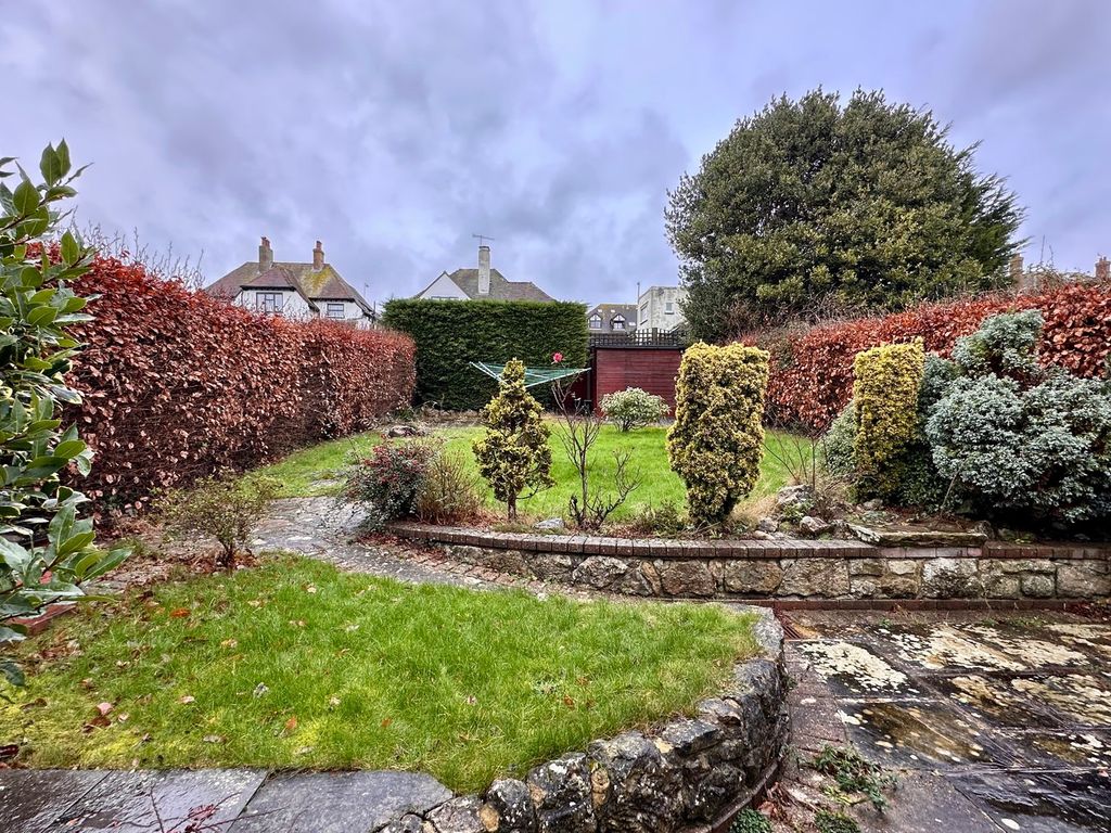 Property photo 2 of 20