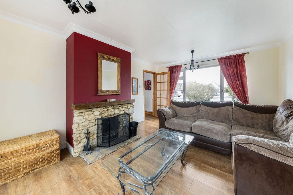 Property photo 2 of 23