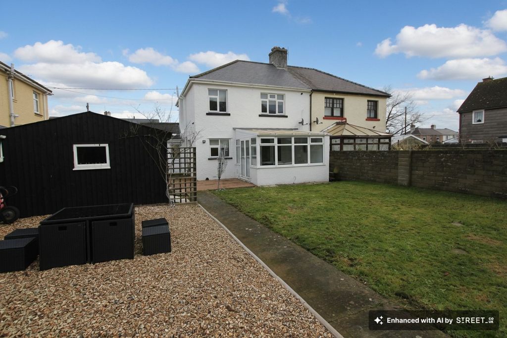 Property photo 2 of 28