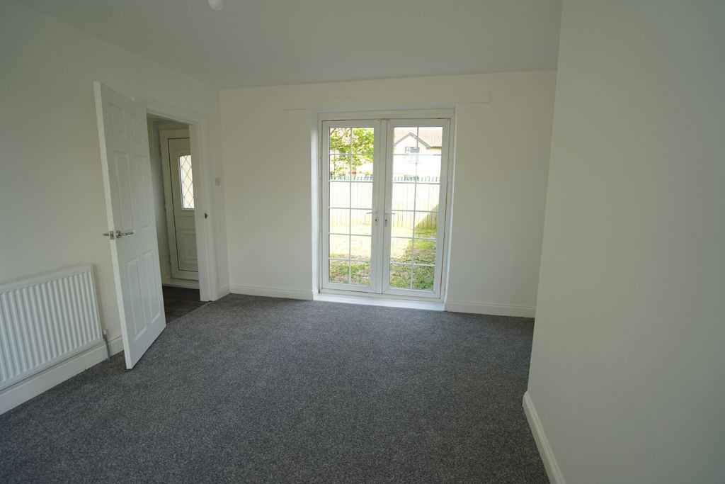 Property photo 3 of 8 Dining Room