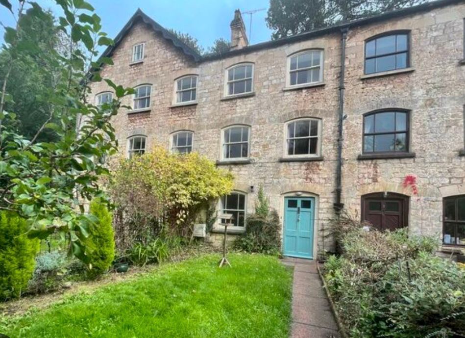 Property photo 2 of 37