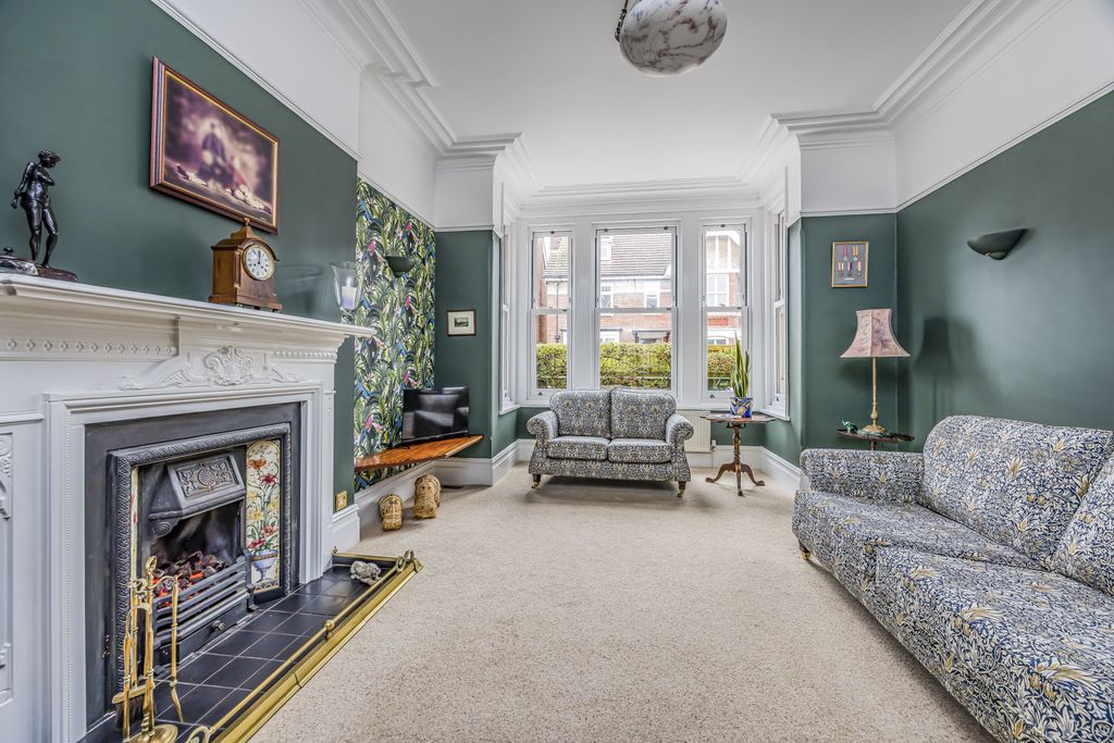 Property photo 3 of 28 29 Brading Avenue, Southsea-Porticomarketing-Fine&amp;