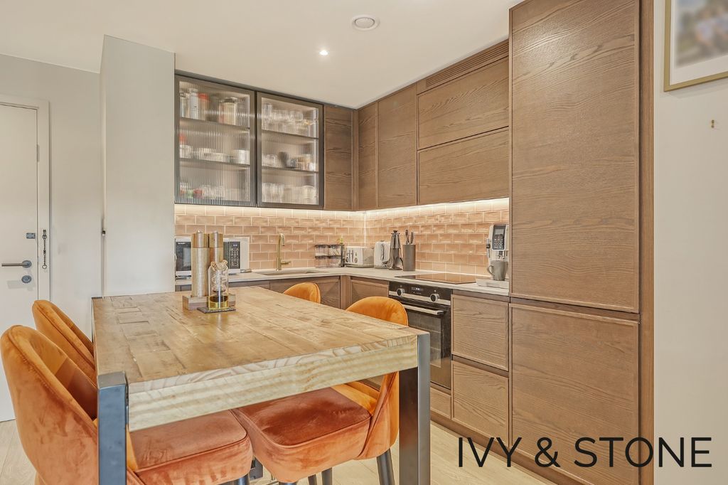 Property photo 2 of 22 3954223