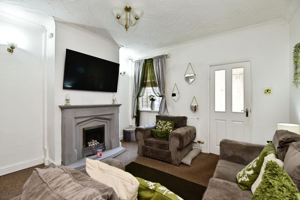 Property photo 3 of 13 Living Room