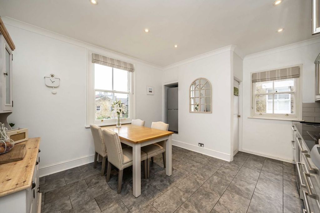 Property photo 3 of 8