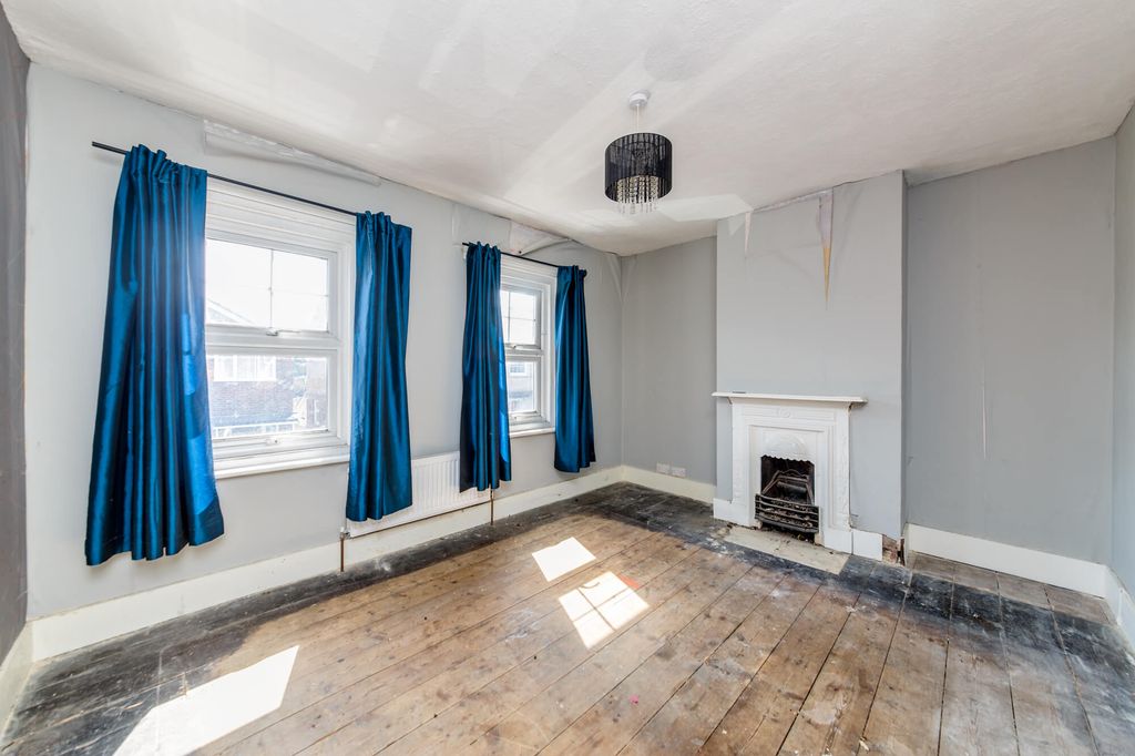 Property photo 3 of 13