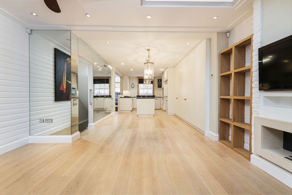 Property photo 2 of 21 13 St Lukes St Din B