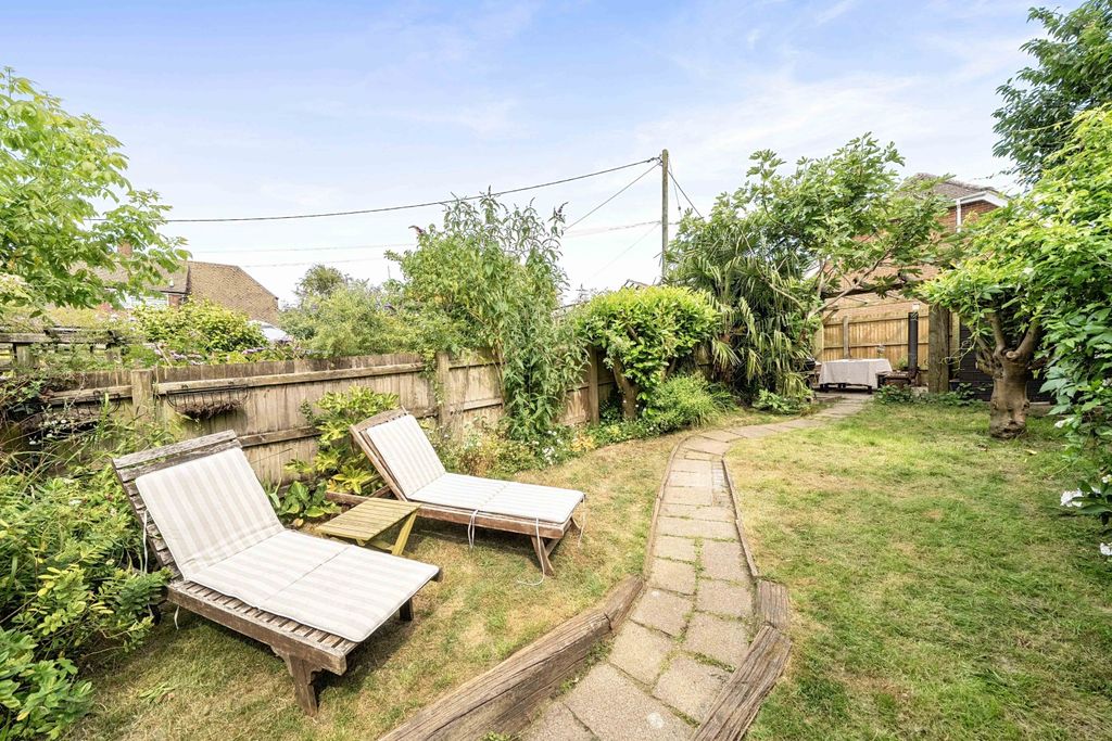 Property photo 2 of 19 Garden