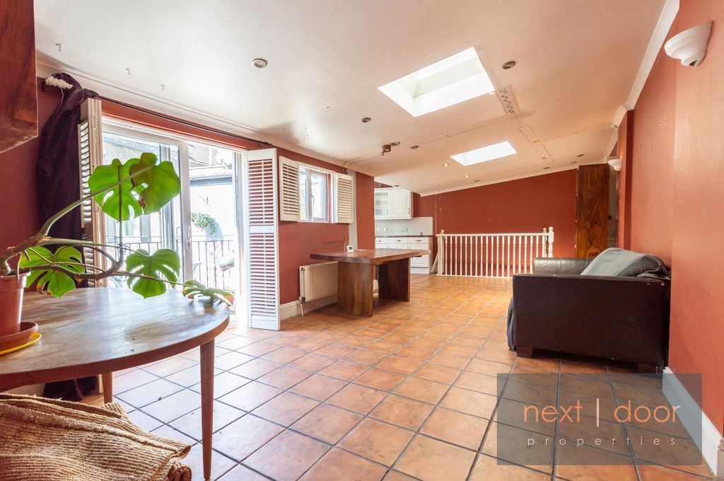 Property photo 3 of 47