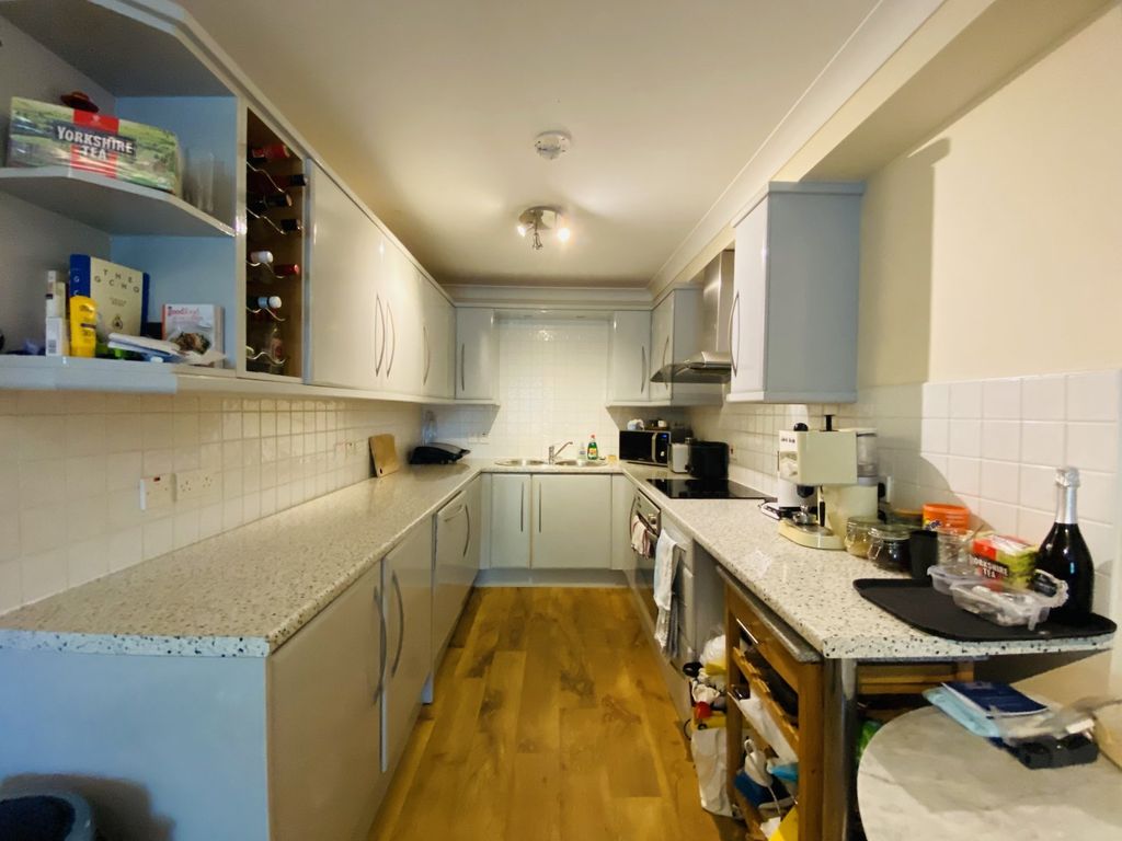 Property photo 3 of 10 Kitchen